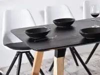 Czarny stół drewniany do jadalni SORBO PODSTAWA- DĄB - blat fornirowany