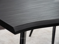 Stół nieregularny kształt MALAWI CZARNY DREWNO I METAL - charakterystyczne detale