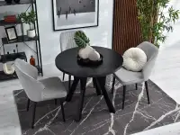 Loftowy stół do jadalni BORNEO CZARNY - CZARNA NOGA - w aranżacji z krzesłami GASPAR
