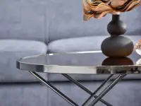 CZARNY stolik kawowy AMIN XL ze szklanym blatem MIEDŹ - charakterystyczne detale