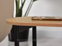 Praktyczny stolik do małego salonu LAURI S CZARNY DĄB - solidny blat