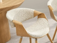 Tapicerowane krzesło w cętki KREMOWO BEŻOWY BENT NOGI DĄB - stylowy materiał