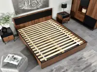 Zestaw mebli do sypialni z szafą i łóżkiem PUERTO 6 ORZECH - drewniany stelaż łóżka P13