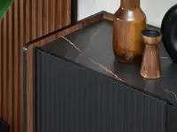 Elegancka komoda z kominkiem PUERTO P16 ORZECH CZARNY - imitacja czarnego marmuru