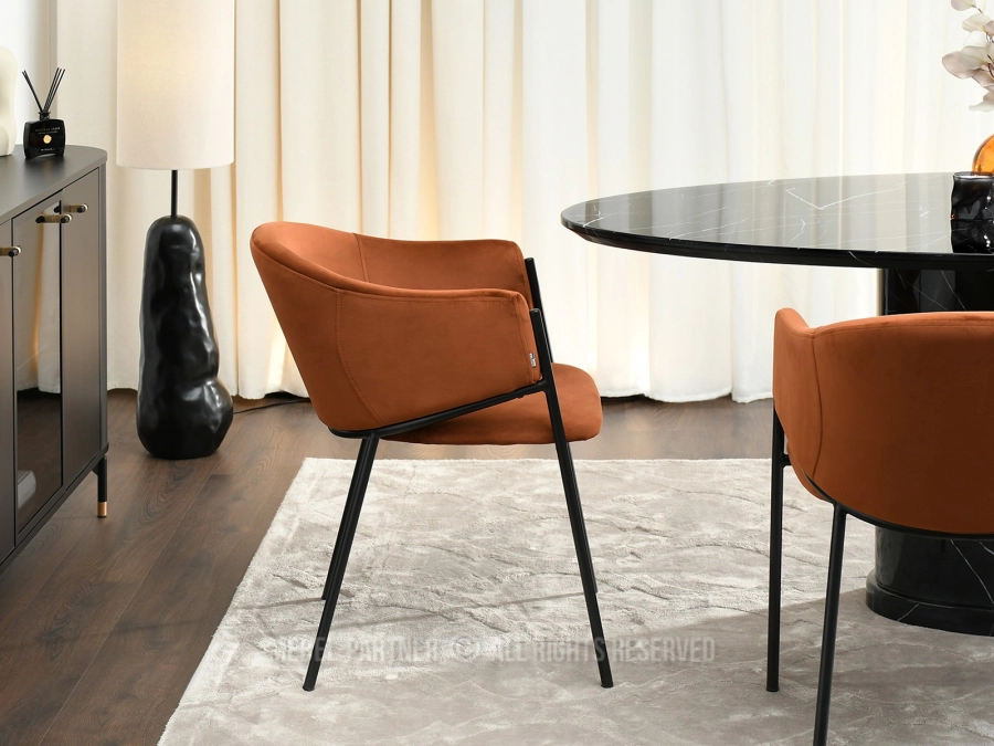 Krzesło z podłokietnikami, które podkreśli nowoczesny design