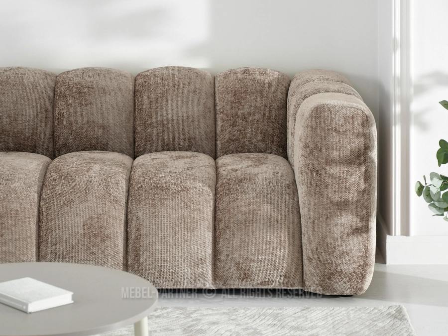 Ponadczasowa sofa w klasycznym odcieniu brązu