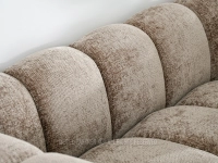Wygodna sofa dwuosobowa z przeszyciami BRĄZOWA OLIA 2 - detal oparcia