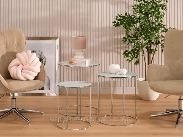 Elegancki komplet stolików kawowych z białym marmurem do każdego wnętrza