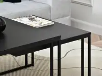 Zestaw stolików DARK XL i S CZARNY do salonu - charakterystyczne detale