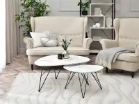 Elegancki komplet stolików kawowych RAVA XL S BIAŁY MARMUR - w aranżacji z kanapą MALMO